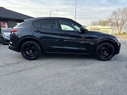 Used 2022 Alfa Romeo Stelvio Veloce image 16