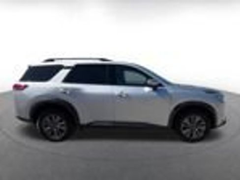 Used 2025 Nissan Pathfinder SV FWD image 22