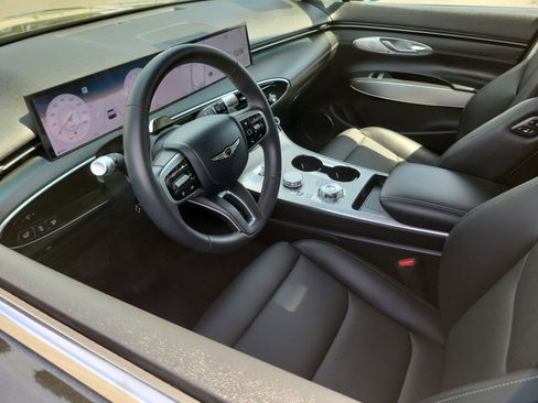 Certified 2026 Genesis GV70 2.5T Select AWD/4WD image 7