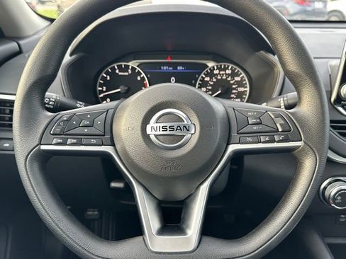 Used 2022 Nissan Altima 2.5 SV FWD image 41