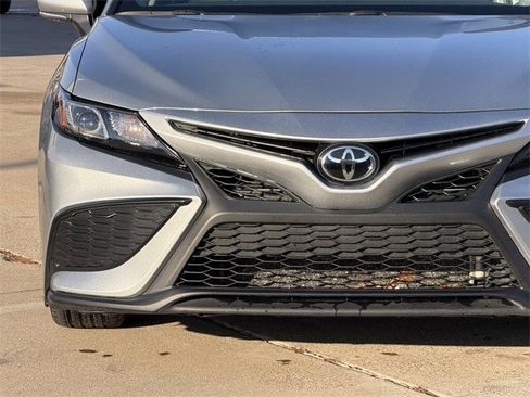 Used 2024 Toyota Camry SE image 9
