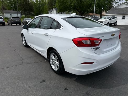 Used 2017 Chevrolet Cruze LT w/ Convenience Package FWD image 5