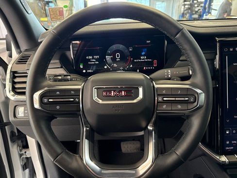 Used 2025 GMC Acadia Elevation image 18