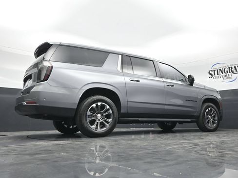 Used 2026 Chevrolet Suburban LT w/ Comfort Package RWD image 35