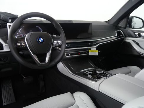Used 2025 BMW X5 xDrive50e w/ Premium Package image 17