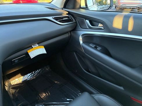 Used 2025 Genesis G70 2.5T image 32