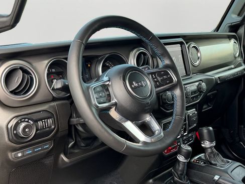 Used 2022 Jeep Wrangler Unlimited Rubicon 4xe w/ Cold Weather Group AWD/4WD image 18