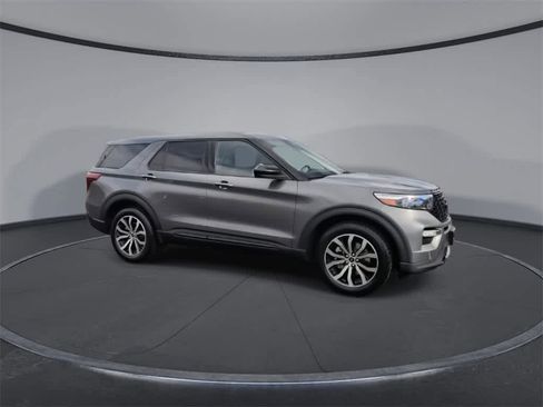 Used 2022 Ford Explorer ST image 2