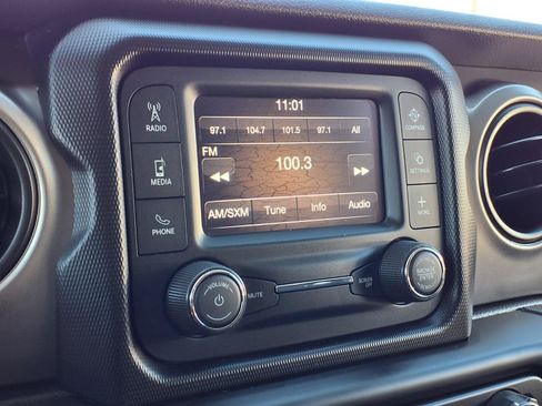 Used 2020 Jeep Wrangler Sport AWD/4WD image 9