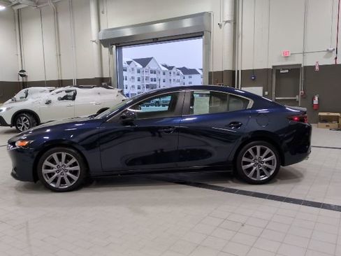 Used 2019 MAZDA MAZDA3 Sedan w/ Preferred Package image 9