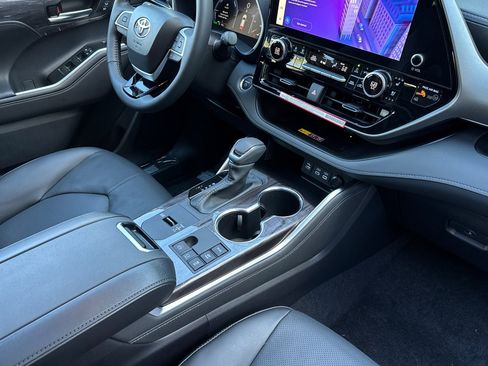 New 2026 Toyota Highlander Limited AWD/4WD image 19