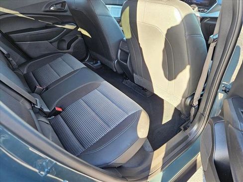 Used 2025 Chevrolet Trax LT FWD image 18