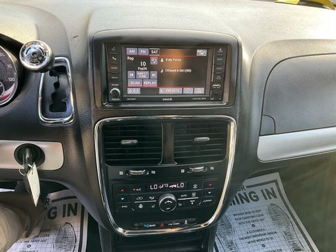 Used 2017 Dodge Grand Caravan GT FWD image 30