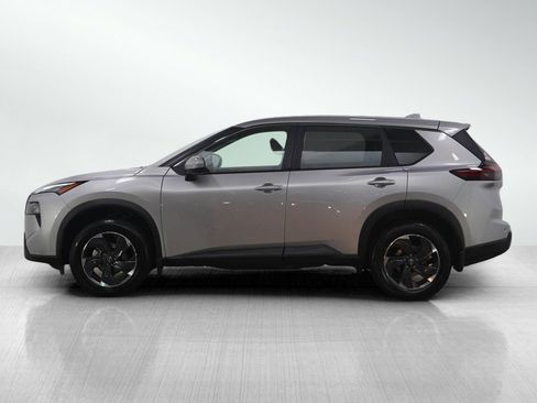 Used 2025 Nissan Rogue SV AWD/4WD image 2