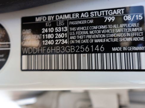 Used 2016 Mercedes-Benz E 400 4MATIC Sedan image 20