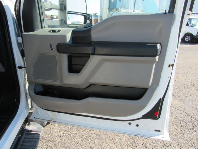 Used 2018 Ford F550 4x4 SuperCab Super Duty image 12