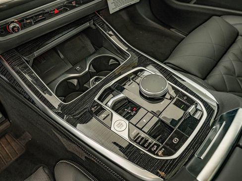 New 2026 BMW X7 xDrive40i w/ M Sport Package image 25