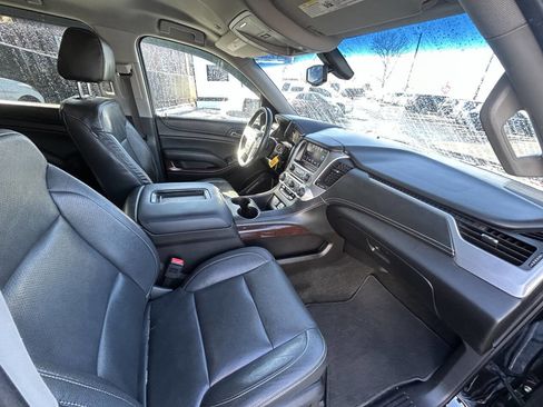 Used 2017 GMC Yukon XL SLE image 24