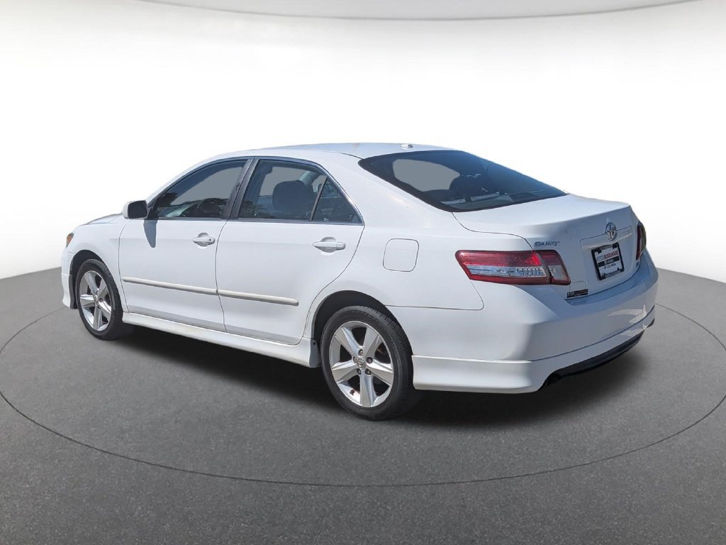 Used 2011 Toyota Camry SE w/ Fleet Convenience Pkg FWD image 3