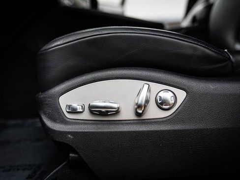 Used 2022 Porsche Macan S w/ Premium Package Plus image 41