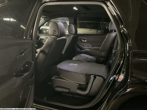 Used 2023 Chevrolet Traverse Premier w/ Redline Edition FWD image 9