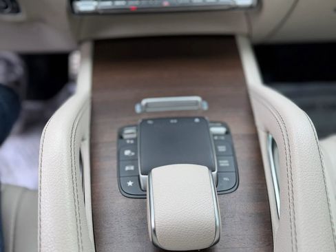 Used 2021 Mercedes-Benz GLS 450 4MATIC image 16
