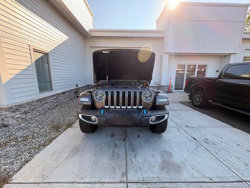 Used 2023 Jeep Wrangler Unlimited Sahara w/ Cold Weather Group AWD/4WD image 61