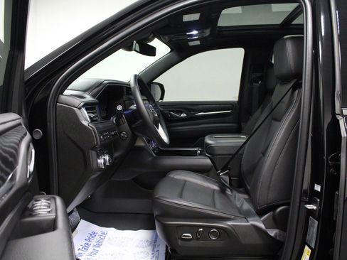 Used 2024 GMC Yukon XL Denali image 12
