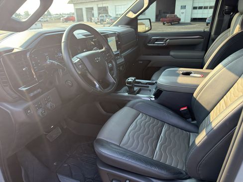 Used 2025 Chevrolet Silverado 1500 ZR2 w/ Technology Package AWD/4WD image 13