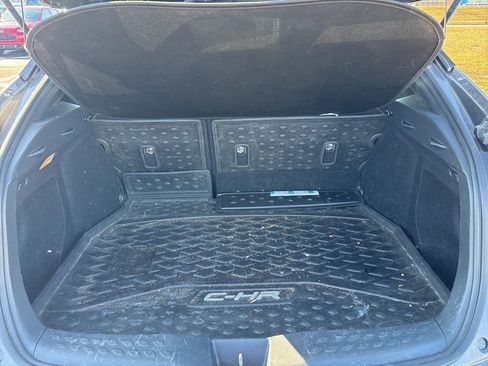Used 2019 Toyota C-HR LE image 8