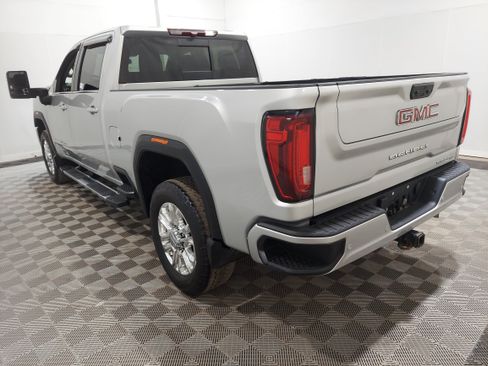 Used 2022 GMC Sierra 2500 Denali AWD/4WD image 2