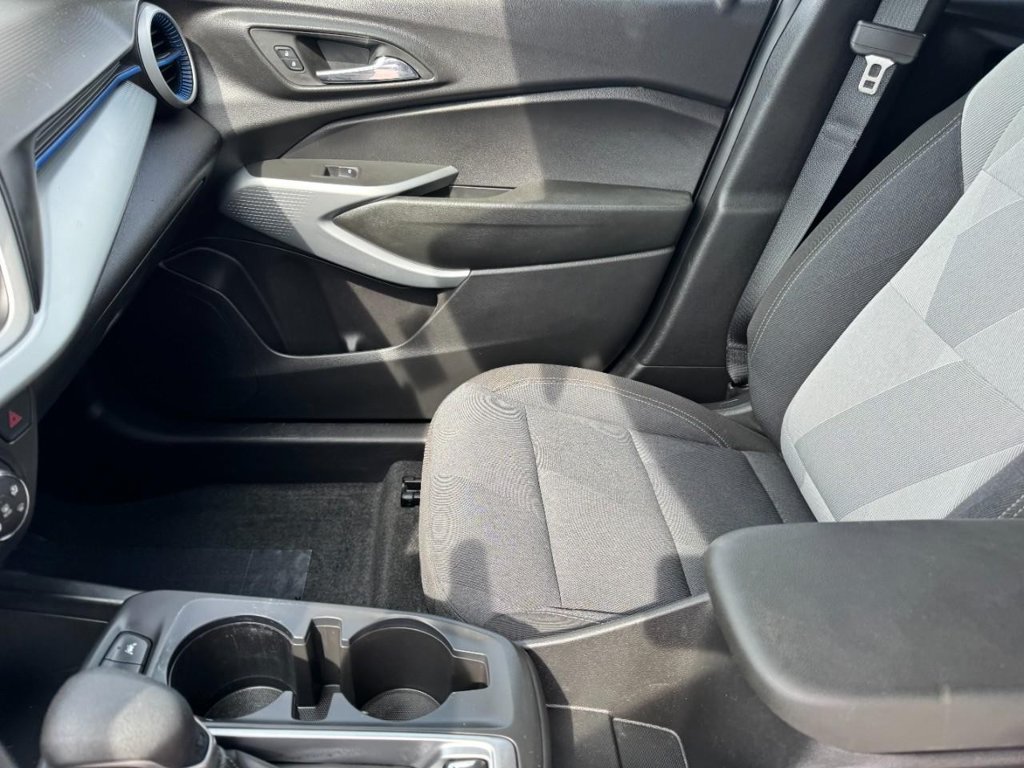 Used 2025 Chevrolet Trax LS w/ LS Convenience Package FWD image 13