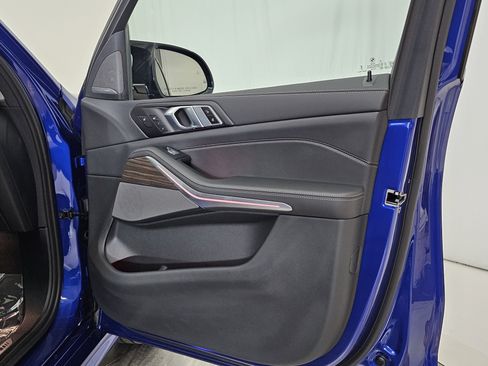 Used 2025 BMW X7 M60i image 19