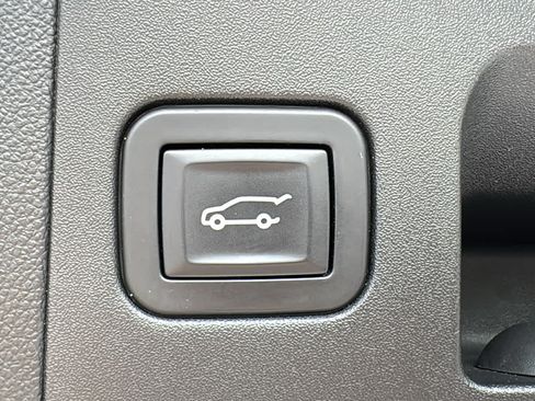 Certified 2018 Cadillac XT5 Luxury w/ Driver Awareness Package FWD image 31