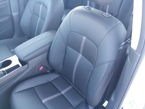 New 2025 Nissan Altima 2.5 SR image 9