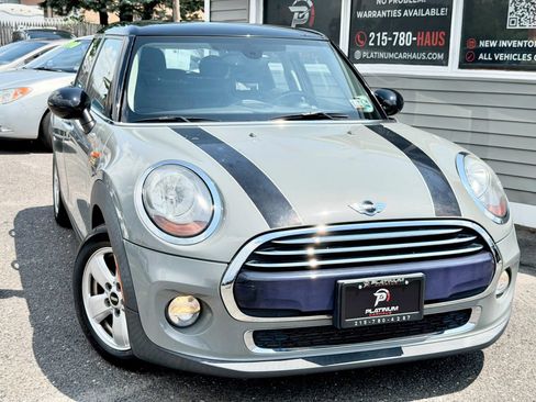 Used 2018 MINI Cooper 4-Door Hardtop w/ Premium Package FWD image 17