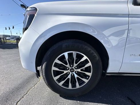 Used 2025 Ford Expedition Platinum AWD/4WD image 18