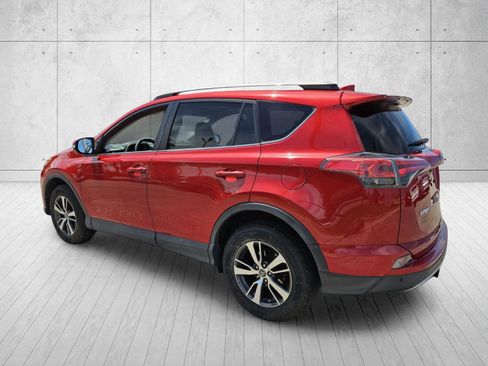 Used 2017 Toyota RAV4 XLE FWD image 5