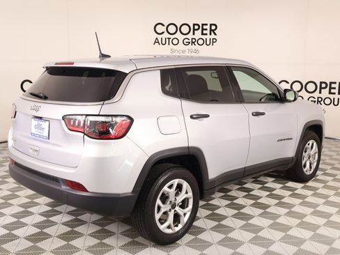 Used 2025 Jeep Compass Sport AWD/4WD image 19