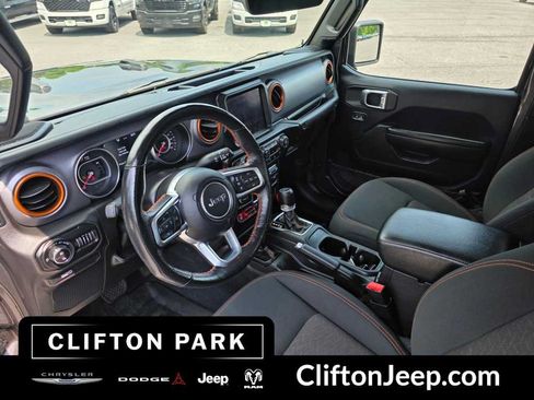 Used 2021 Jeep Gladiator Mojave AWD/4WD image 11