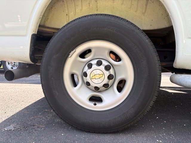 Used 2025 Chevrolet Express 2500 w/ Driver Convenience Package RWD image 16