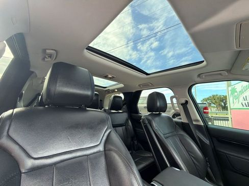Used 2020 Land Rover Discovery SE AWD/4WD image 14