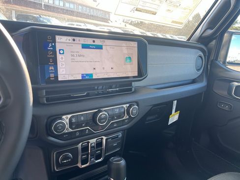 New 2025 Jeep Gladiator Sport image 11