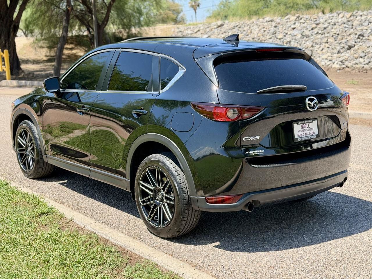 Used 2018 MAZDA CX-5 Touring w/ Preferred Equipment Package FWD image 3