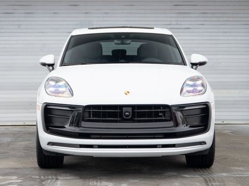 Certified 2025 Porsche Macan image 11