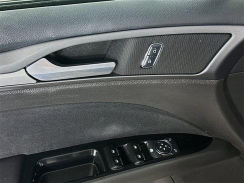 Used 2016 Ford Fusion SE image 23