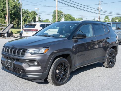 Used 2023 Jeep Compass Latitude AWD/4WD image 6