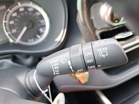 Used 2024 Toyota Highlander LE image 24