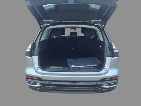 New 2026 Lincoln Nautilus Premier AWD/4WD image 8