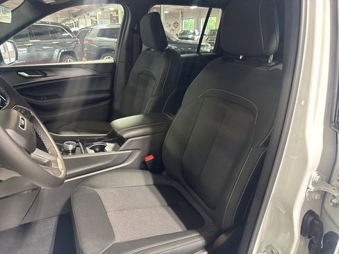 New 2025 Jeep Grand Cherokee Laredo X w/ Luxury Tech Group I image 15